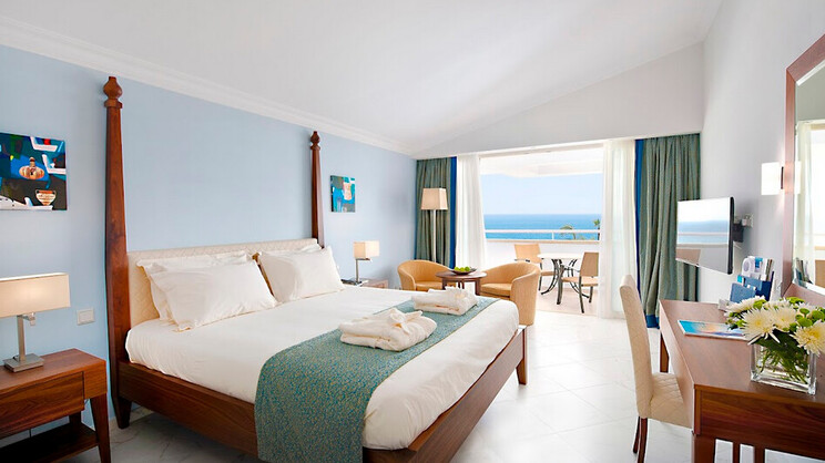 Deluxe Superior Room with Private Garden, Pool & G